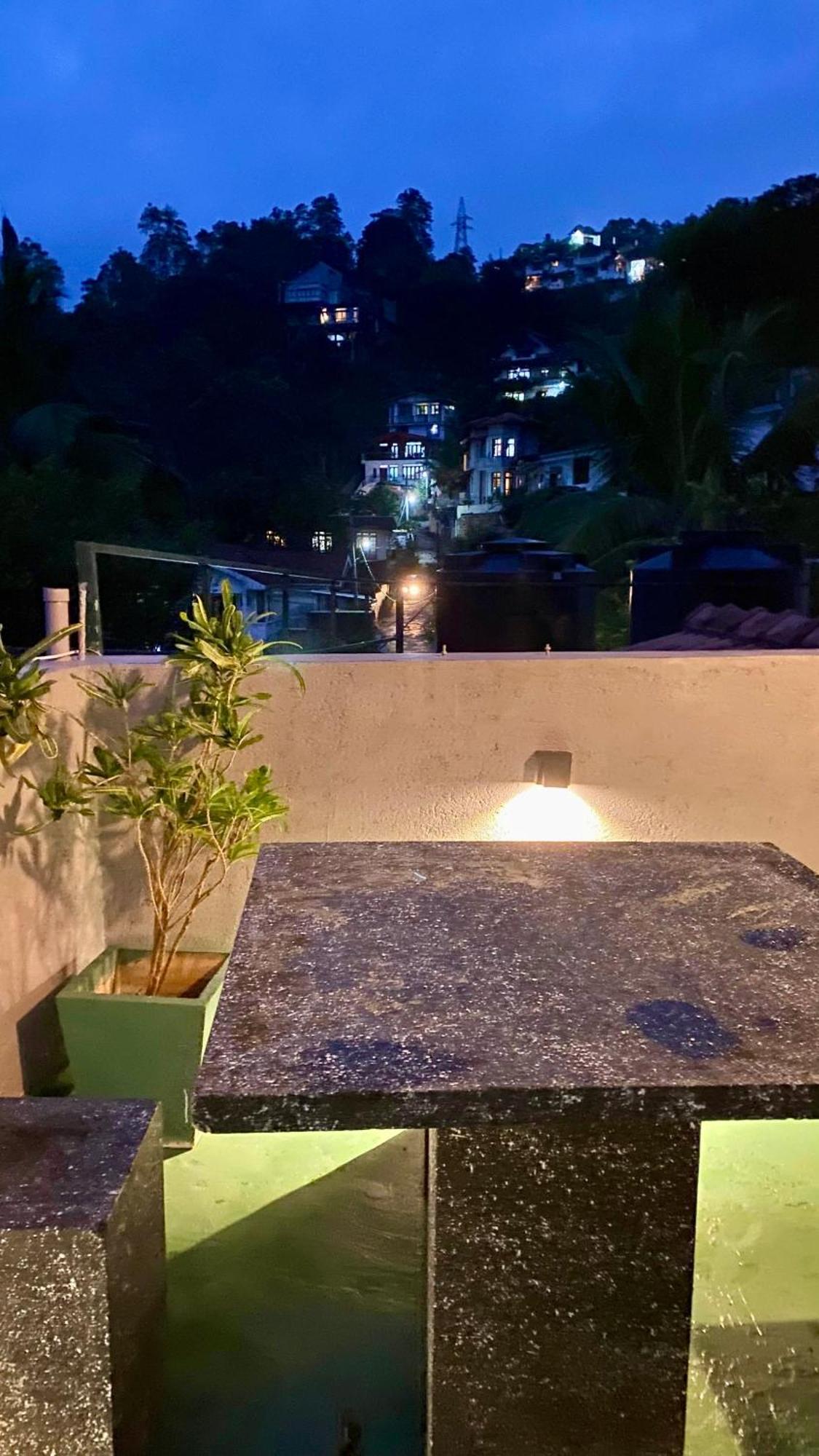 Grand Resort Kandy Exterior photo